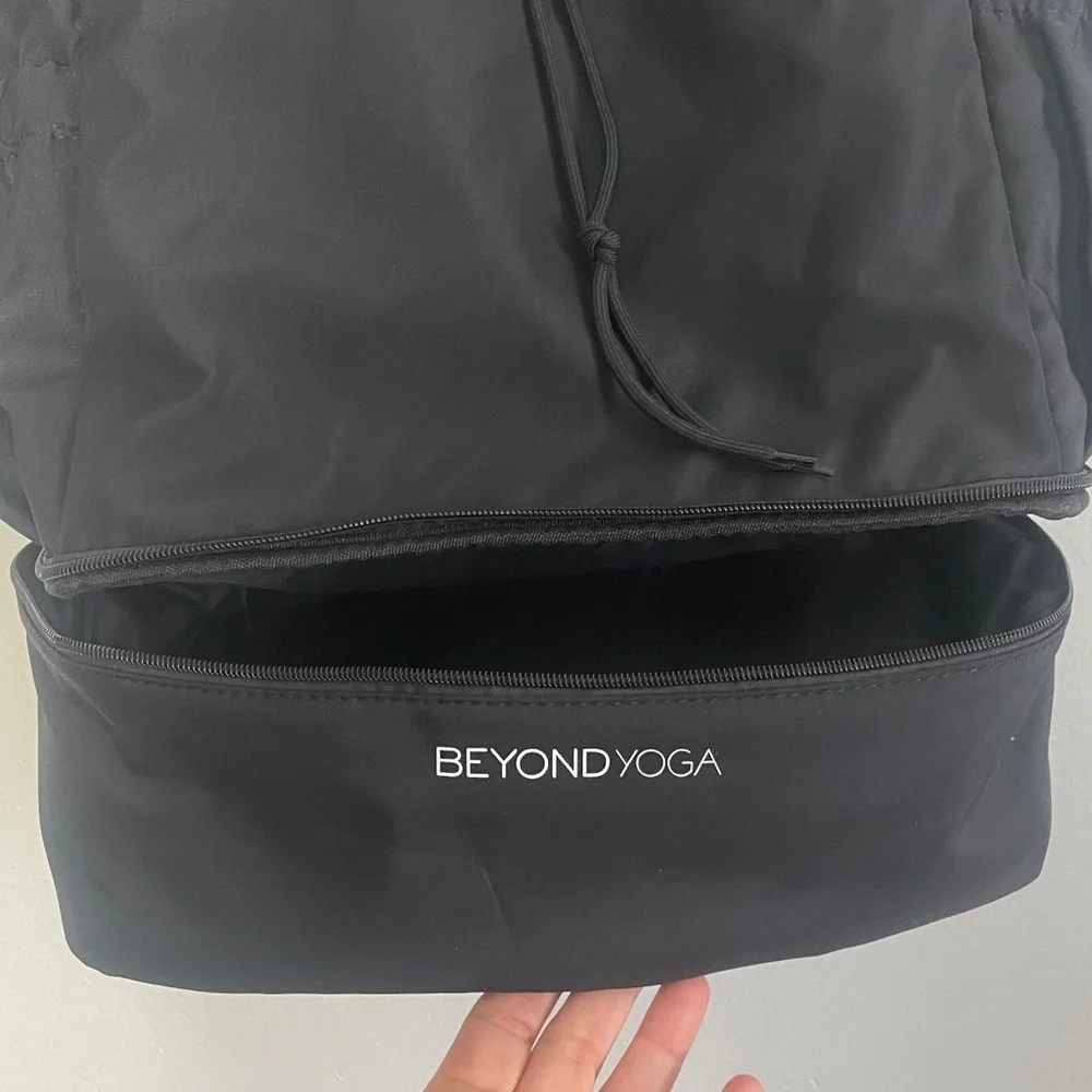 Beyond Yoga Black Convertible Drawstring Gym Bag Backpack